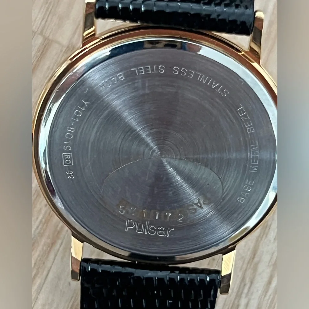 Pulsar New Old Stock Vintage Watch Original Box Round Gray Dial Leather Strap